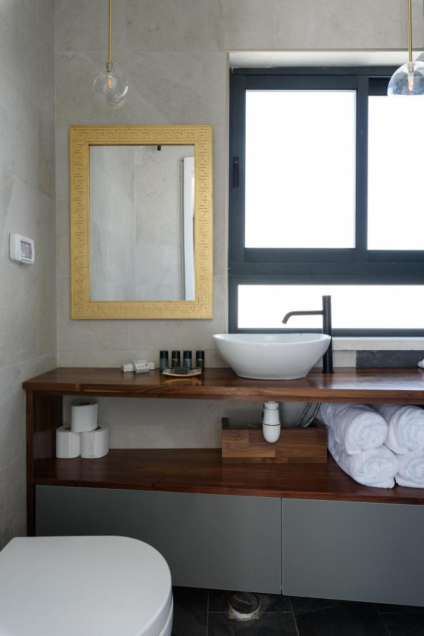 The Roof - By Sea Land Suites Tel Aviv Exteriör bild